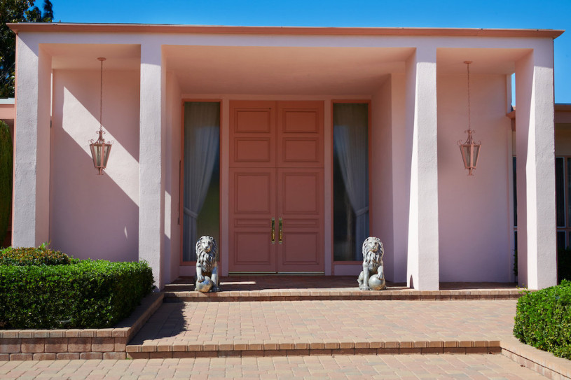 pluche74 locatie californië design vintage meubels roze paleis shoot film foto mode auto scouting100