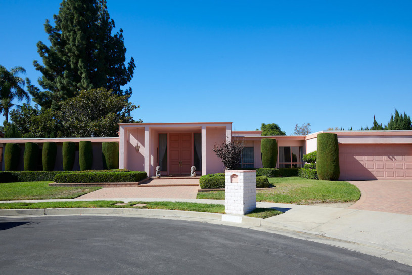 pluche74 locatie californië design vintage meubels roze paleis shoot film foto mode auto scouting101