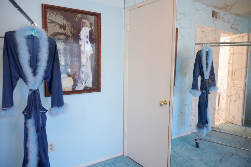 pluche74 locatie californië design vintage meubels roze paleis shoot film foto mode auto scouting84