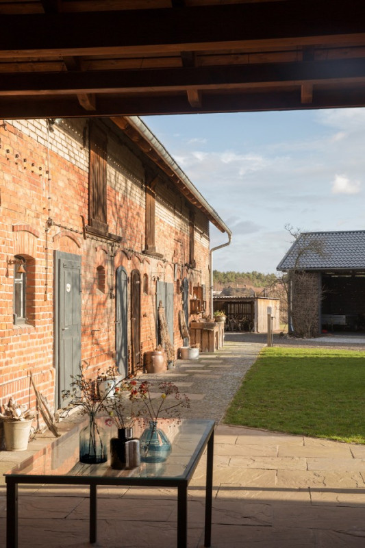 plush74 location film photo cottbus germany farm15