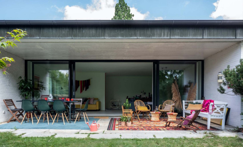 plush74 location hamburg bungalow house colors bauhaus 60ies scouting agency photo film th