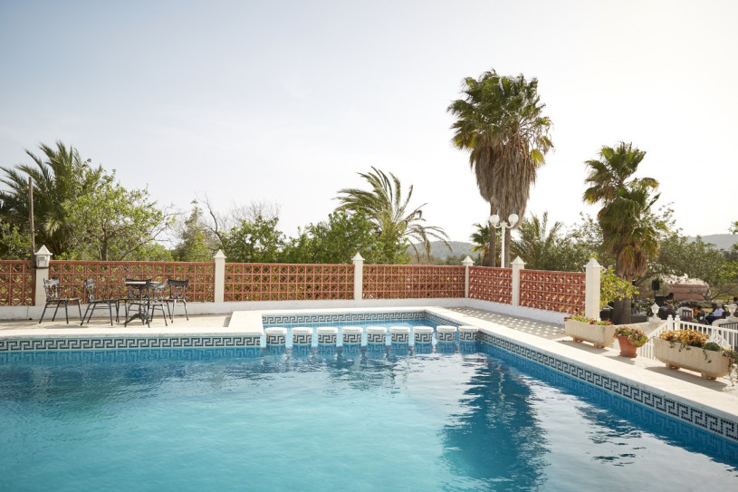 plush74 location ibiza house garden campo104