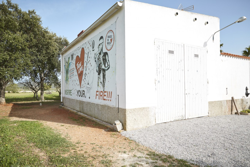 plush74 location ibiza house garden campo111