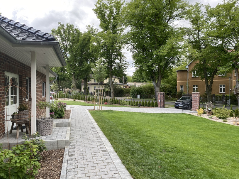 plush74 location photo film event berlin germany driveway 5