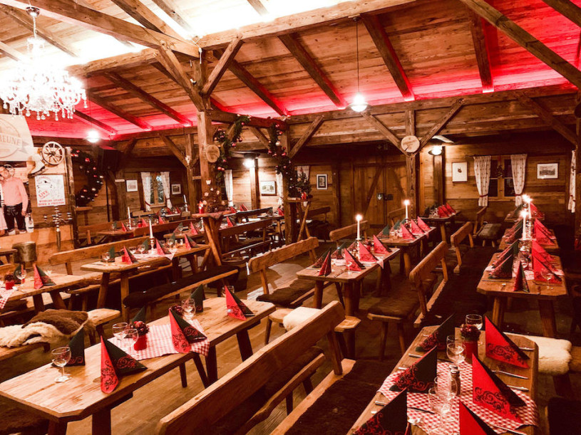 plush74 location photo film event location scouting wood chalet berlin6