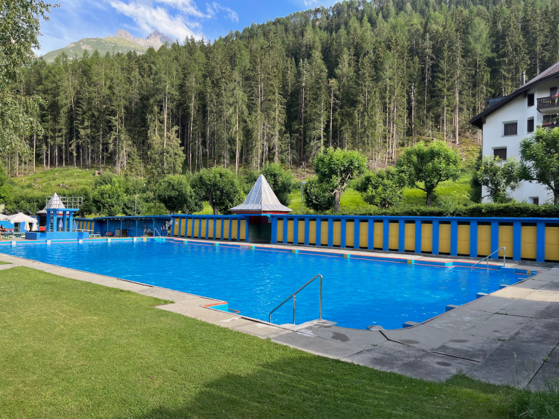 plush74 location photo film event switzerland vulpera lido pool outdoor color 61