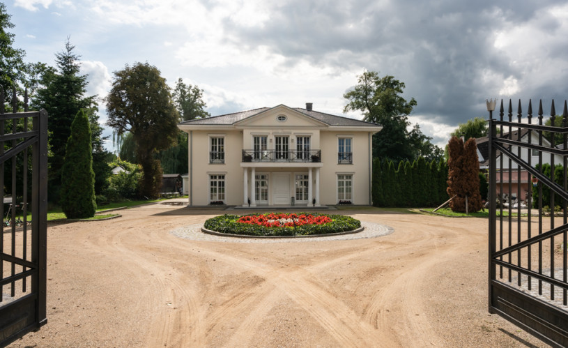 plush74 location photo film event villa spacious white luxurious deisign38