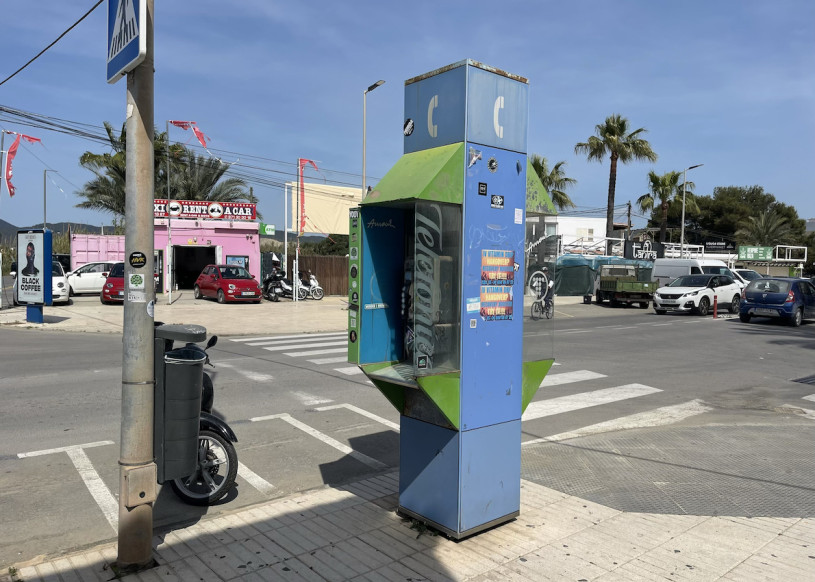 plush74 location scout ibiza streets graphic funky rental pink film photo event urban colors18