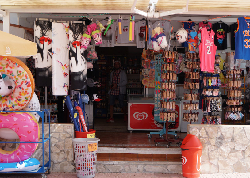 plush74 location scout ibiza streets graphic funky rental pink film photo event urban colors5