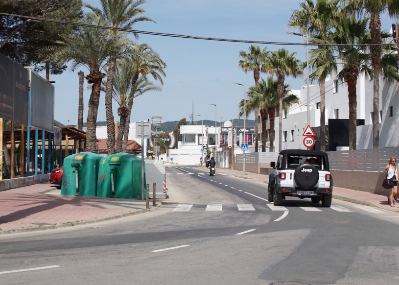 plush74 location scout ibiza streets graphic funky rental pink film photo event urban colors6