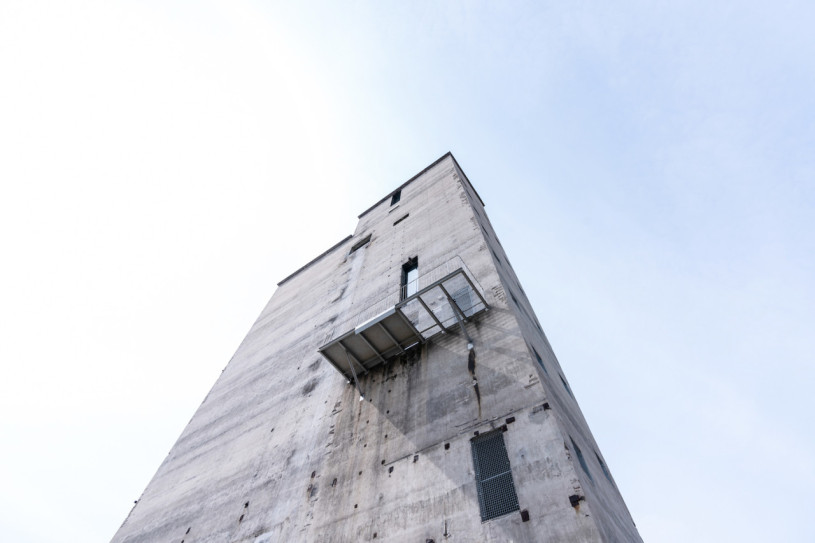 plush74 location scout rental photo film production berlin brandlhuber tower office brutalism concrete53