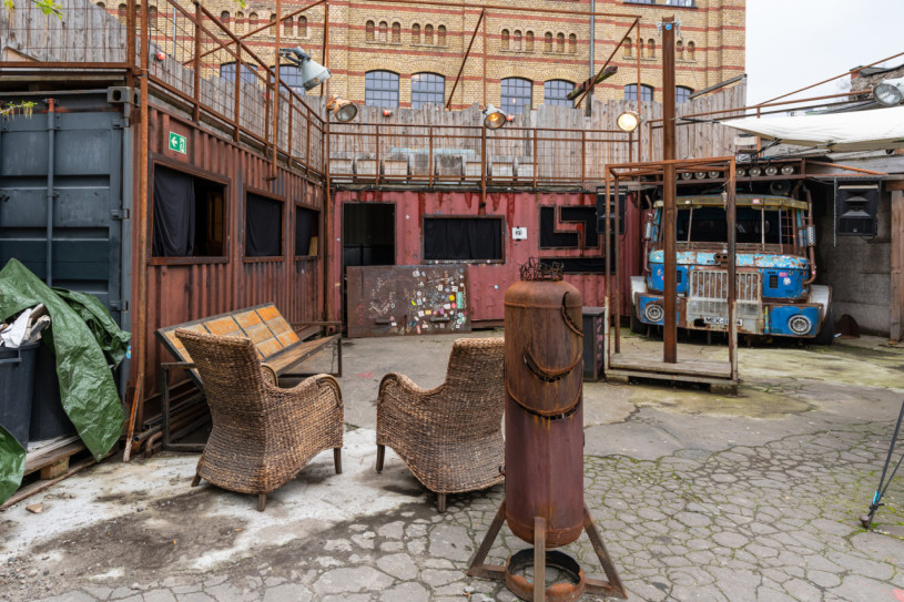 plush74 location scout rental photo film production berlin club bar funky11