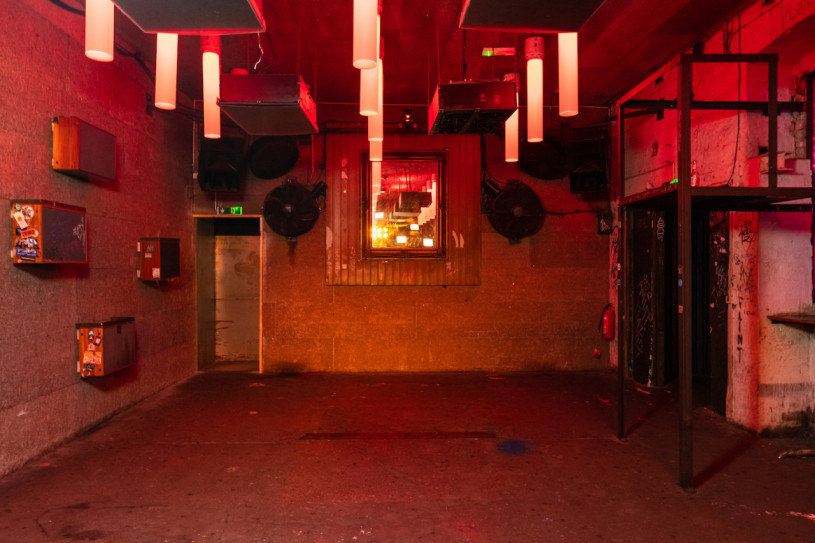 plush74 location scout rental photo film production berlin club bar funky17