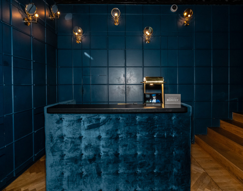 plush74 location scout rental spain photo film production hotel room suite berlin58