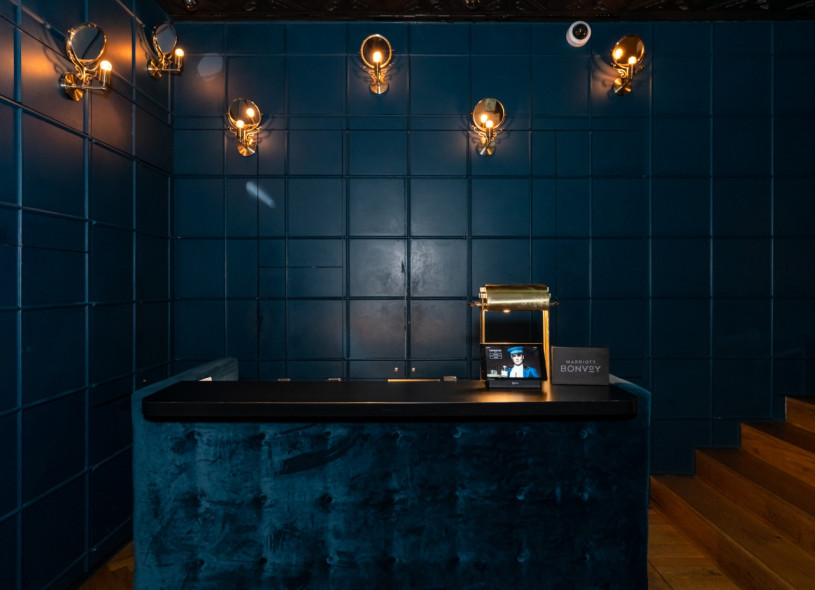 plush74 location scout rental spain photo film production hotel room suite berlin59