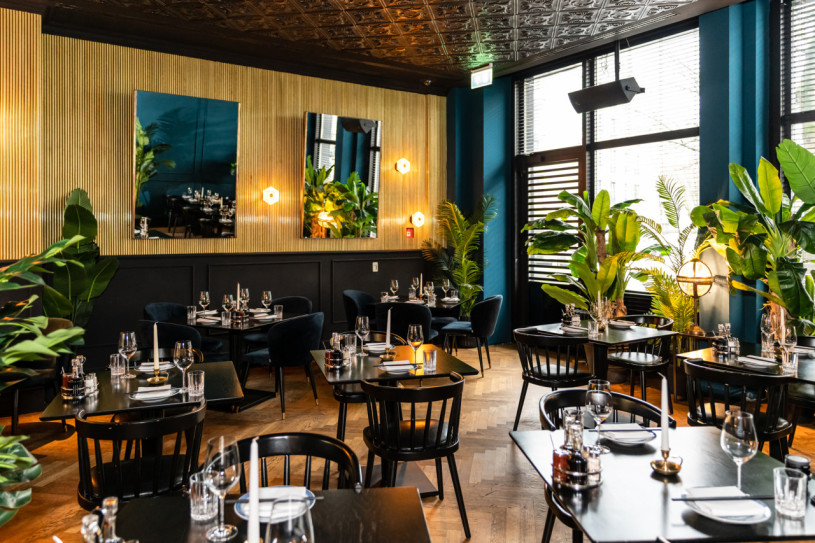 plush74 location scout rental spain photo film production hotel room suite berlin64