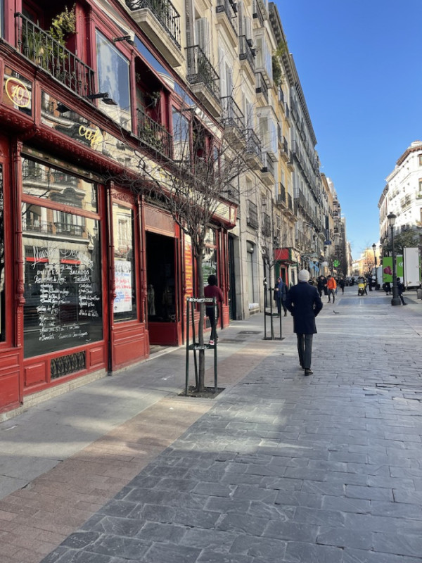 peluche74 location scout noleggio spagna foto produzione cinematografica madrid strade8