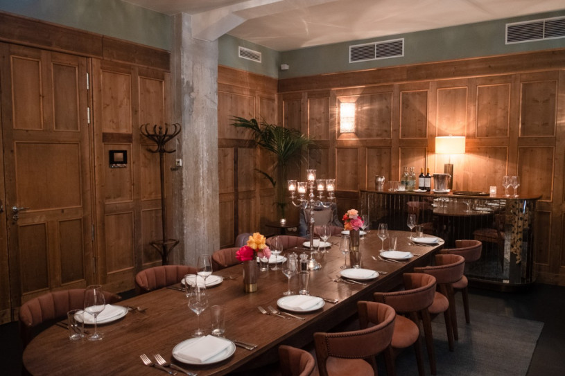 plush74 location scouting film foto eventi noleggio germania berlino soho house club room dining2