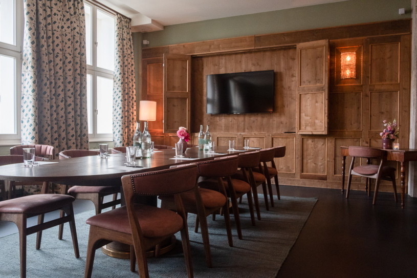 plush74 location scouting film foto eventi noleggio germania berlino soho house club room dining3