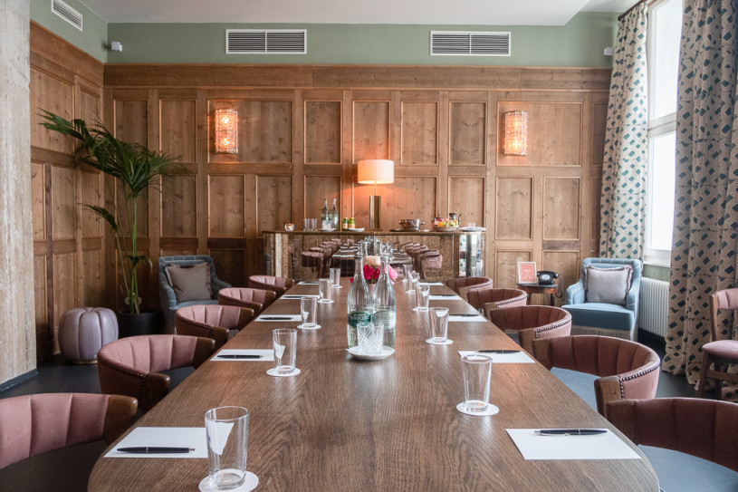 plush74 location scouting film foto eventi noleggio germania berlino soho house club room dining4