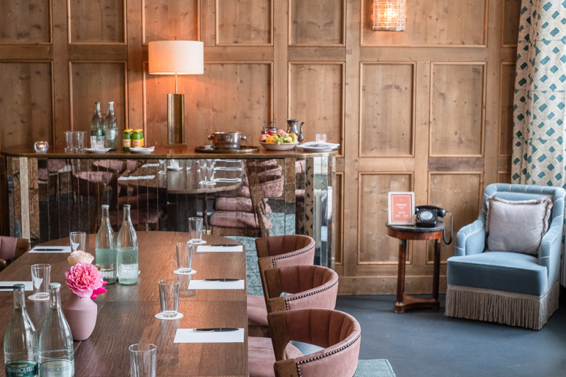 plush74 location scouting film foto eventi noleggio germania berlino soho house club room dining5