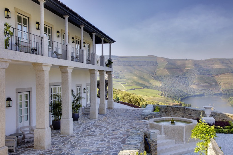 plush74 locations photo film production portugal villa luxury winery00050