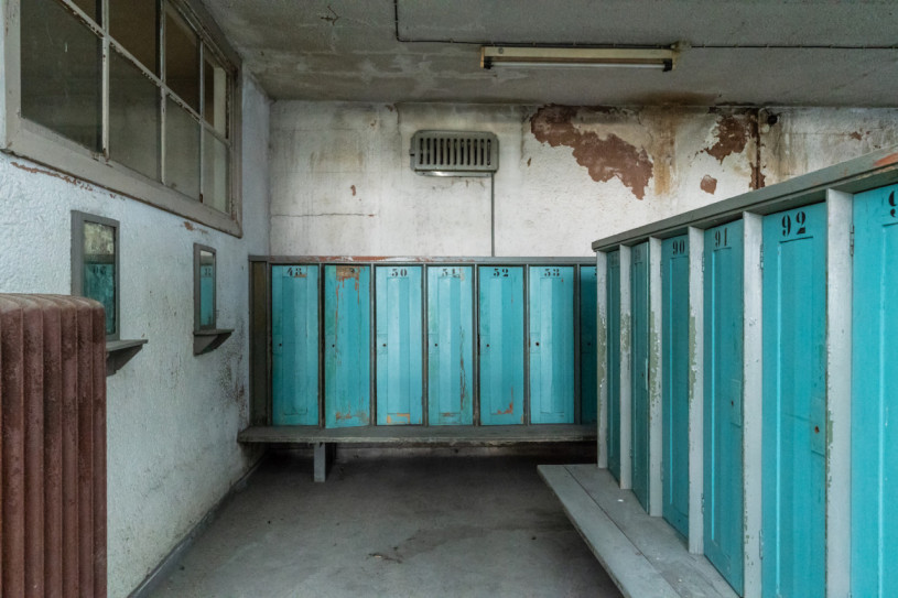 plush74 verlorene Schwimmhalle Ostberlin 2