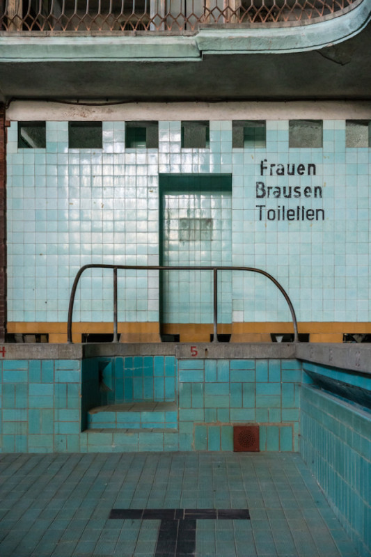 plush74 verlorene Schwimmhalle Ostberlin 8