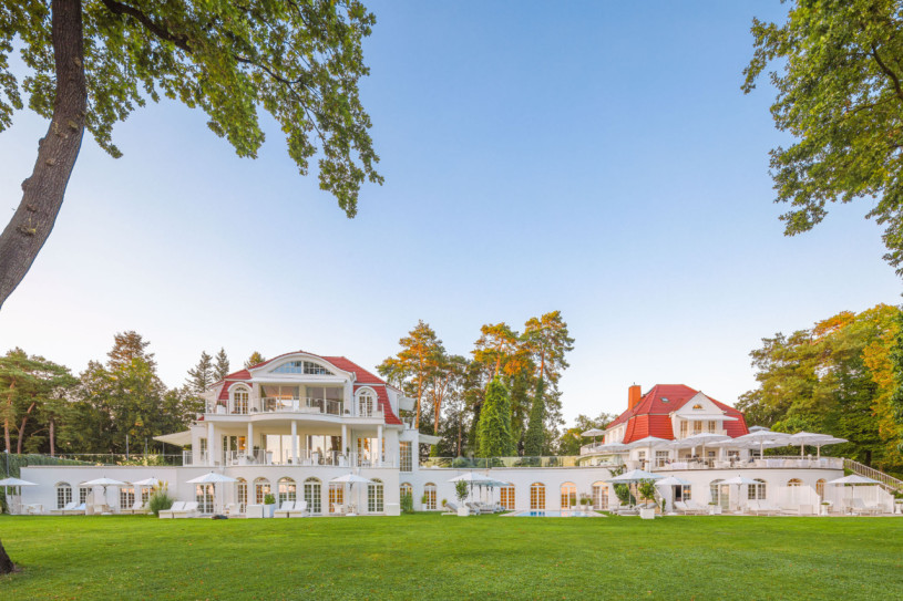 plush74 luxurious lake view villa 31