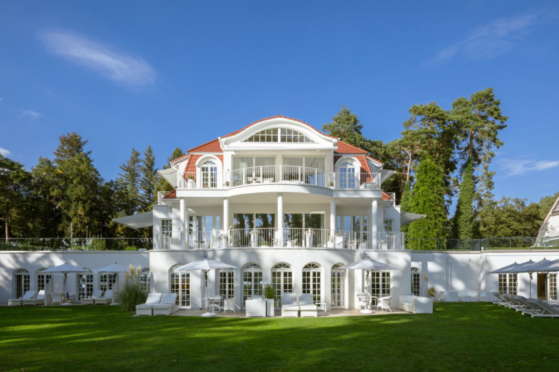 plush74 luxurious lake view villa 34