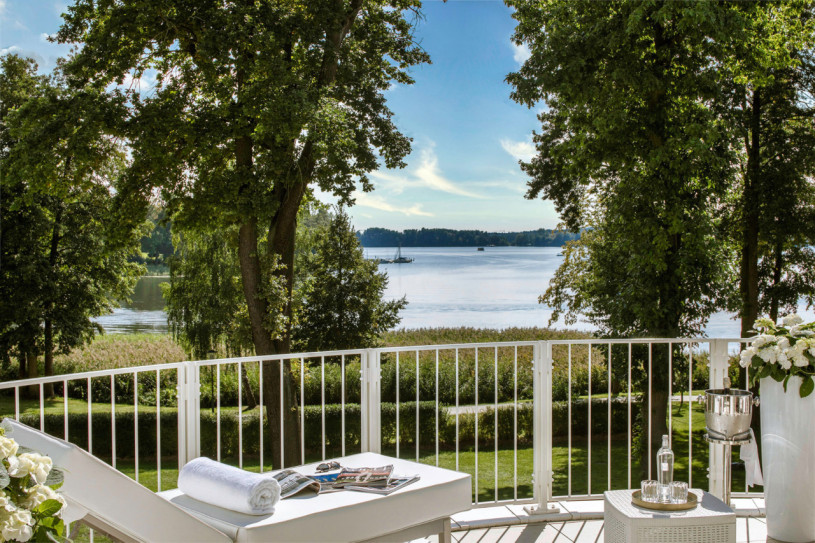 plush74 luxurious lake view villa 9