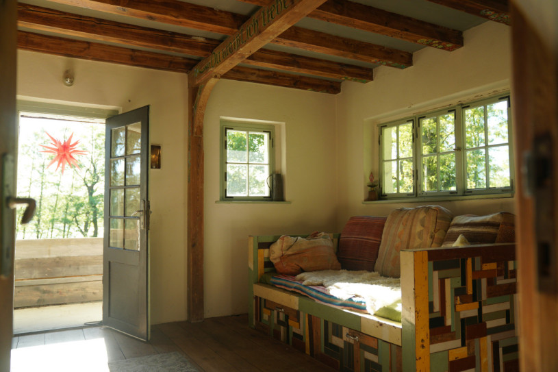 plush74 magical lakeside house 10