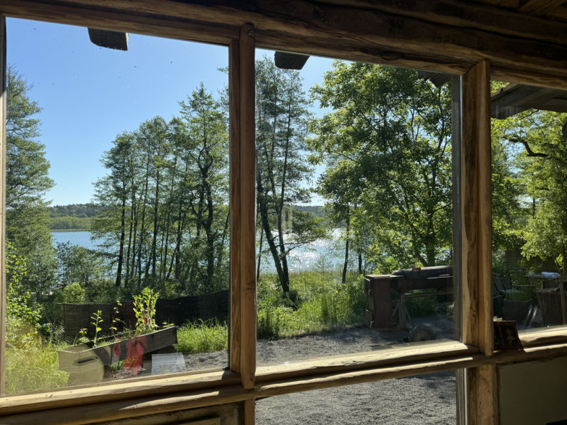 plush74 magical lakeside house 17