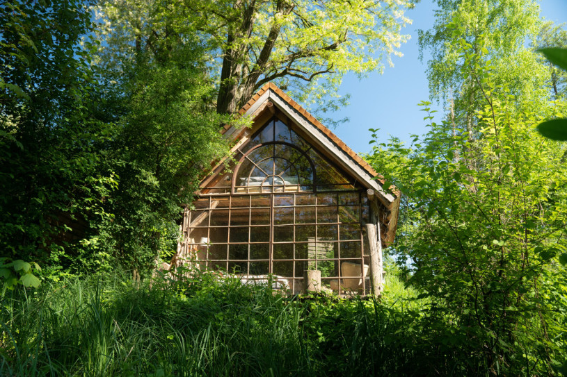 plush74 magical lakeside house 23