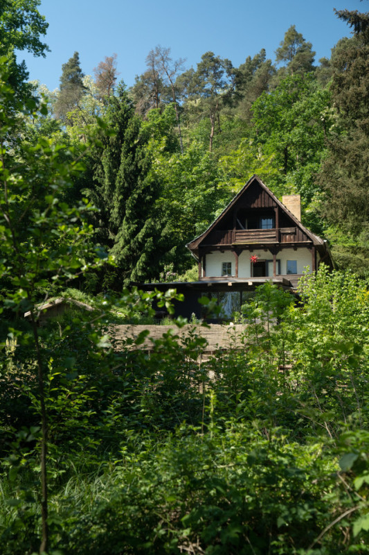 plush74 magical lakeside house 24