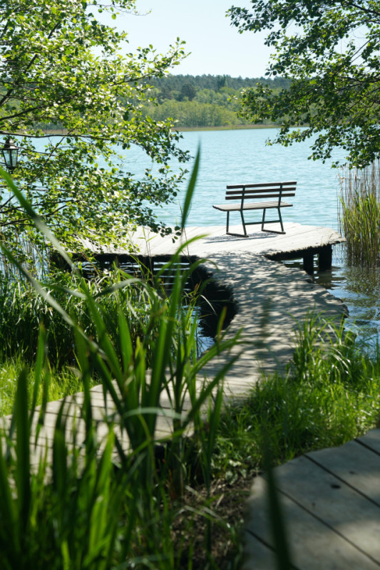 plush74 magical lakeside house 29