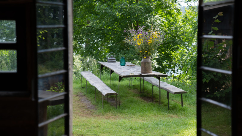 plush74 magical lakeside house 3