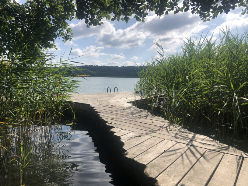 plush74 magical lakeside house 32