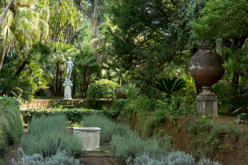 plush74 napoli villa garden 17