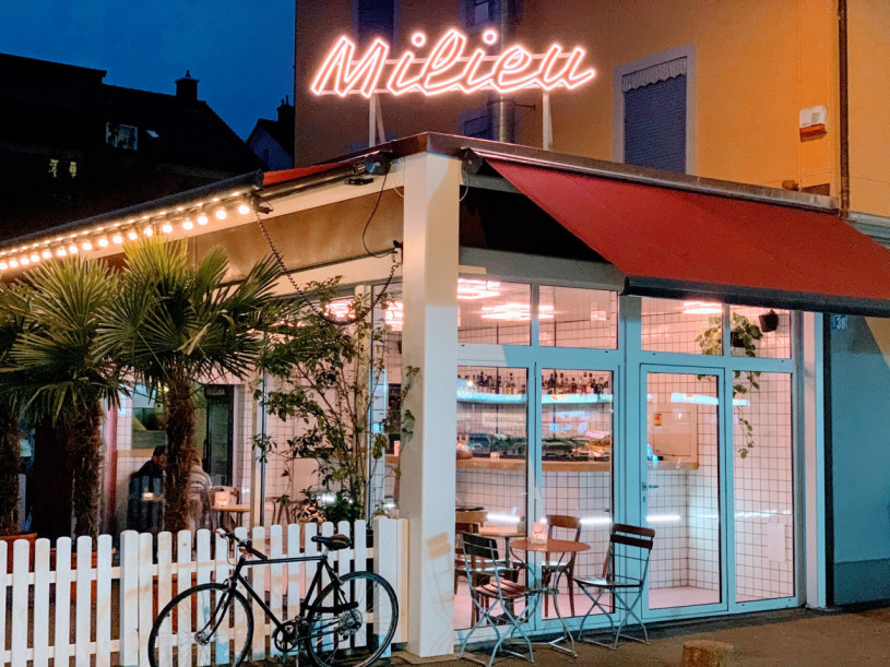 plush74 neon monochrome bar 4