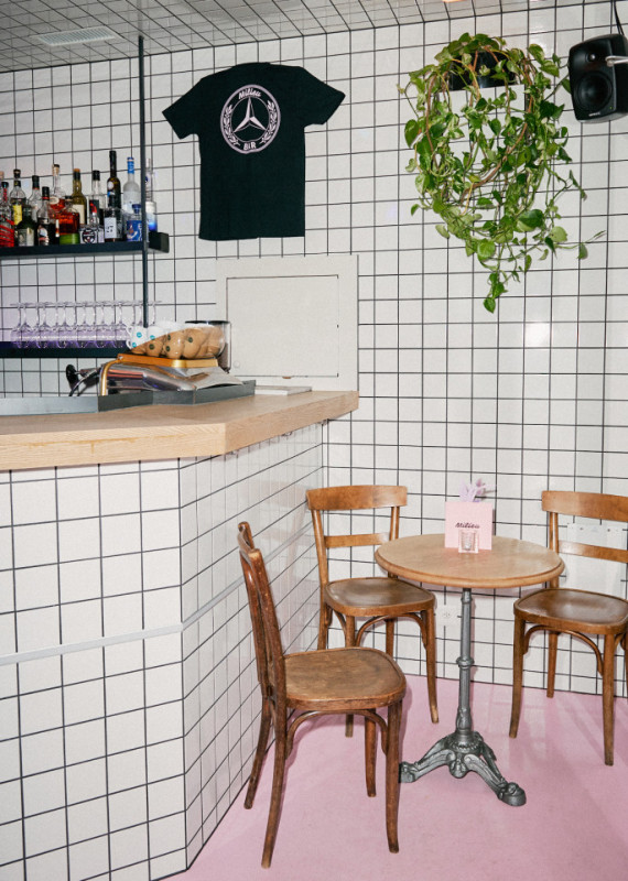 plush74 neon monochrome bar 5