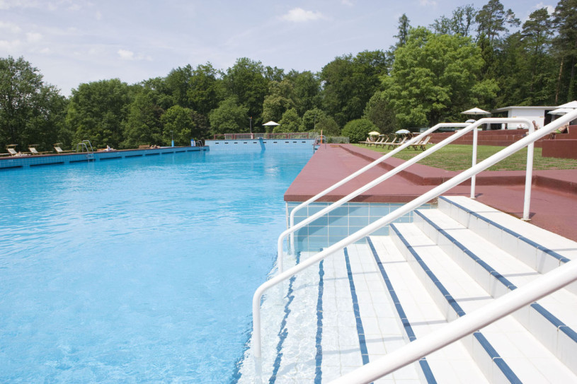 plush74 oasis outdoor pool zurich 6