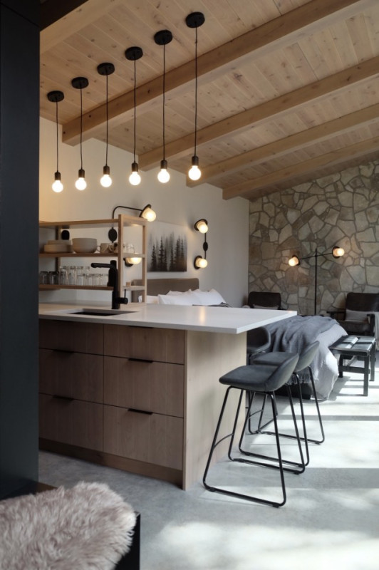 peluche74 foto pelicula lugar del evento alberta canada bosque rustico cabaña 1