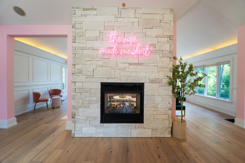 pluche74 foto film evenement locatie toronto stedelijk privé huis canada helder kleurrijk huis 25