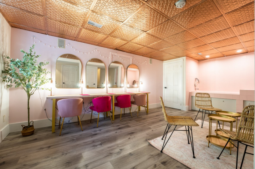 pluche74 foto film evenement locatie toronto stedelijk privé huis canada helder kleurrijk huis 38