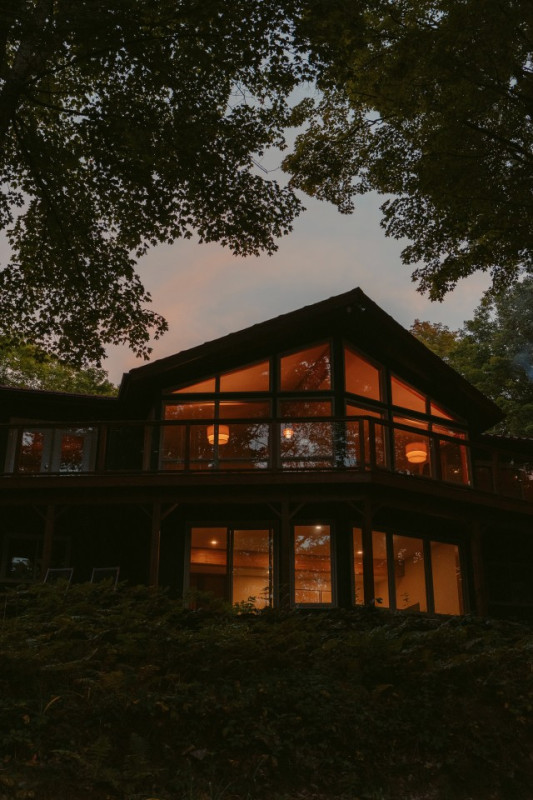 plush74 photo film location toronto lake house canada rustic forest private home 45