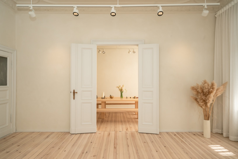 pluche74 scandinavisch appartement loft berlijn locatie verhuur scouting bureau helder wit event12