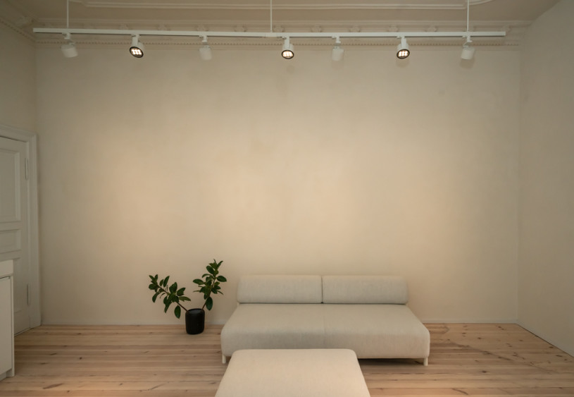 pluche74 scandinavisch appartement loft berlijn locatie verhuur scouting bureau helder wit event18