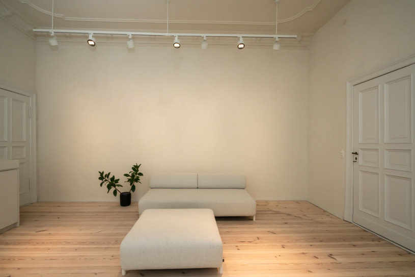 pluche74 scandinavisch appartement loft berlijn locatie verhuur scouting bureau helder wit event20