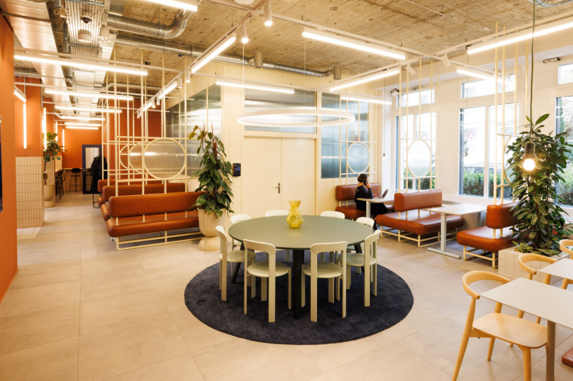 plush74 soft colour meeting room 4